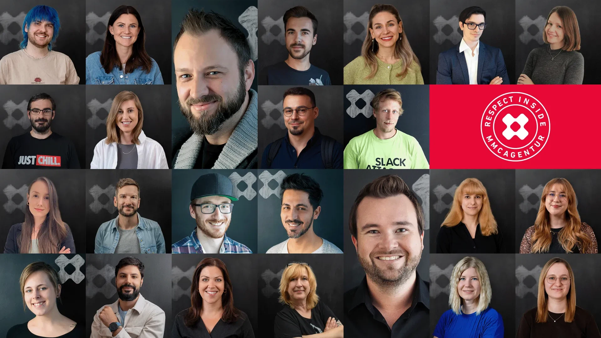 Collage aus 25 einzelnen Mitarbeiter-Porträts des Teams der MMC Marketingagentur in Wien auf dunklem Hintergrund mit Firmenlogo.